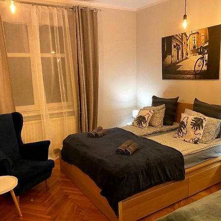 Lares And Penates Apartment Krakow Luaran gambar
