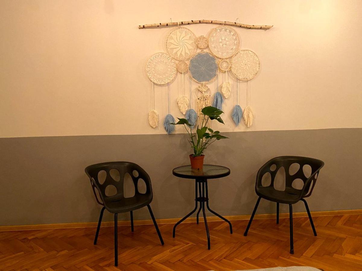 Lares And Penates Apartment Krakow Luaran gambar