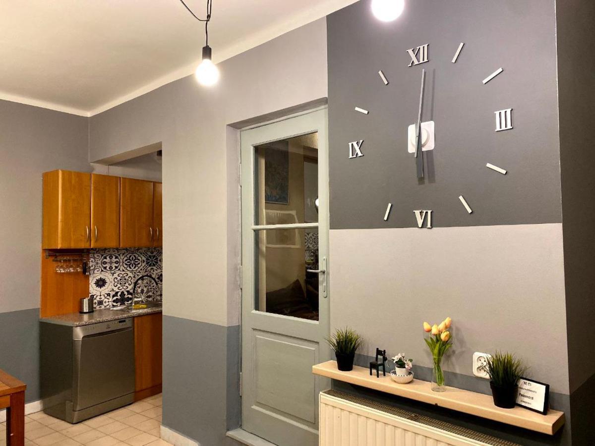 Lares And Penates Apartment Krakow Luaran gambar