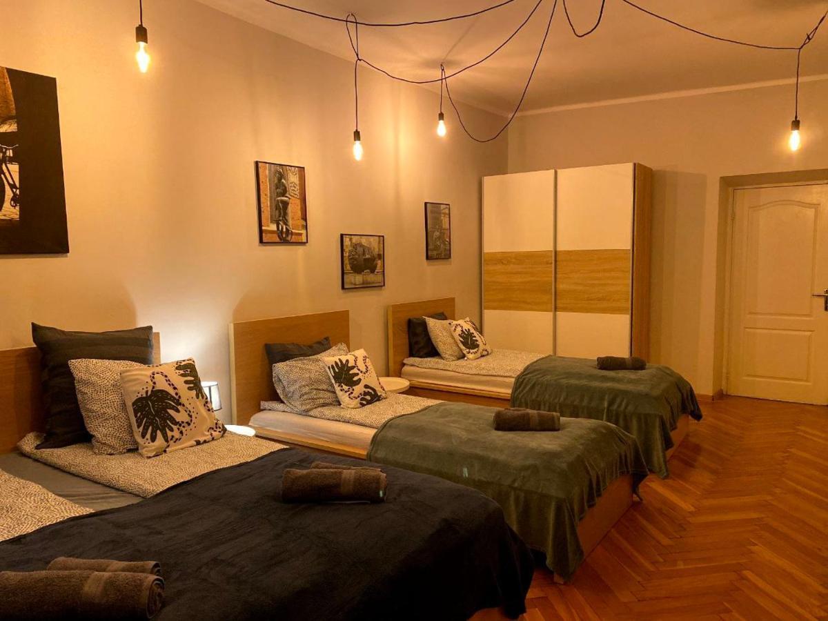 Lares And Penates Apartment Krakow Luaran gambar