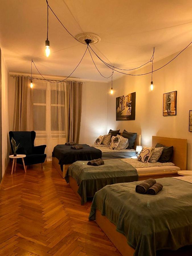 Lares And Penates Apartment Krakow Luaran gambar