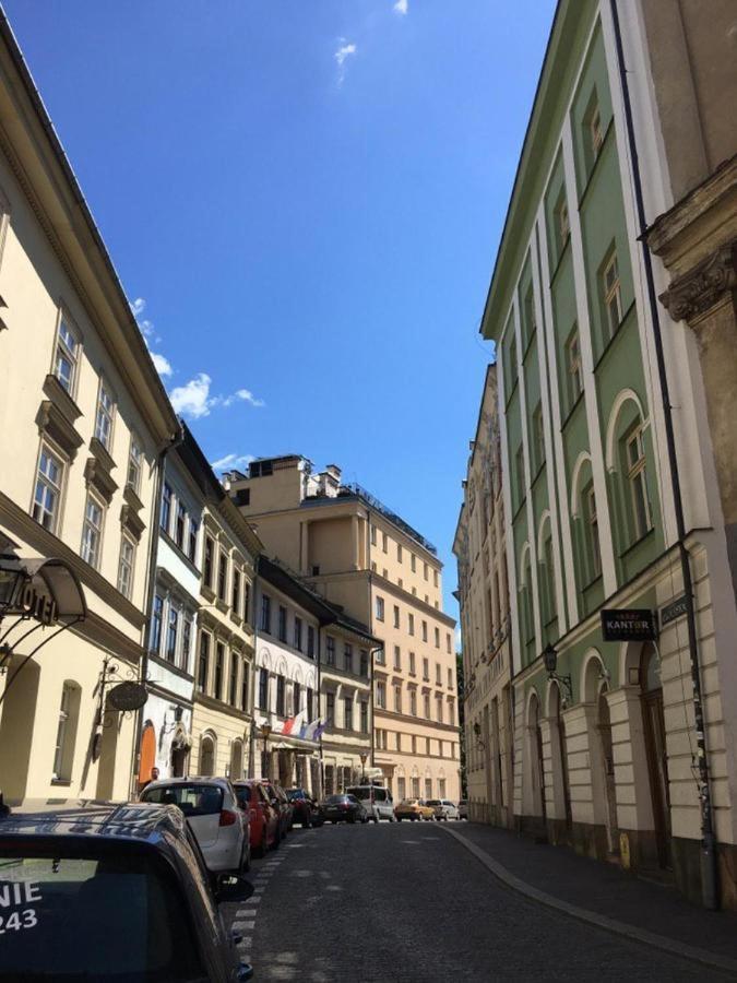 Lares And Penates Apartment Krakow Luaran gambar