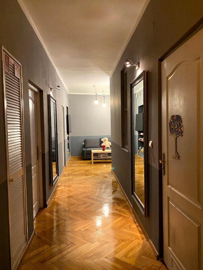 Lares And Penates Apartment Krakow Luaran gambar