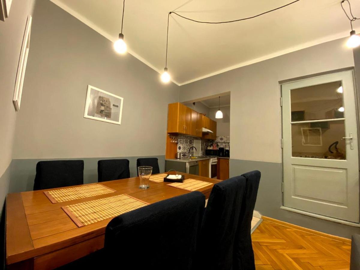 Lares And Penates Apartment Krakow Luaran gambar