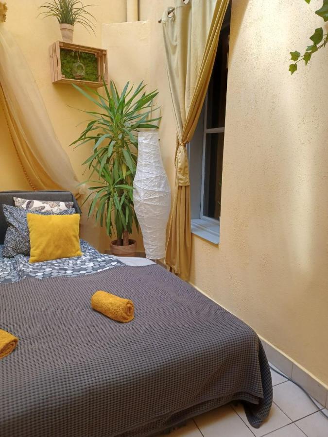 Lares And Penates Apartment Krakow Luaran gambar