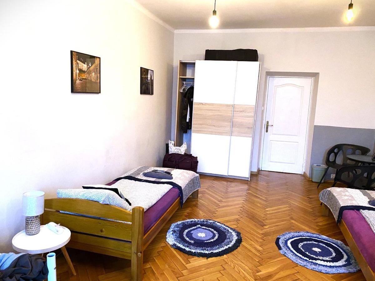 Lares And Penates Apartment Krakow Luaran gambar